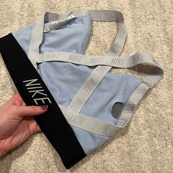 Nike sports bra - Picture 3 of 4